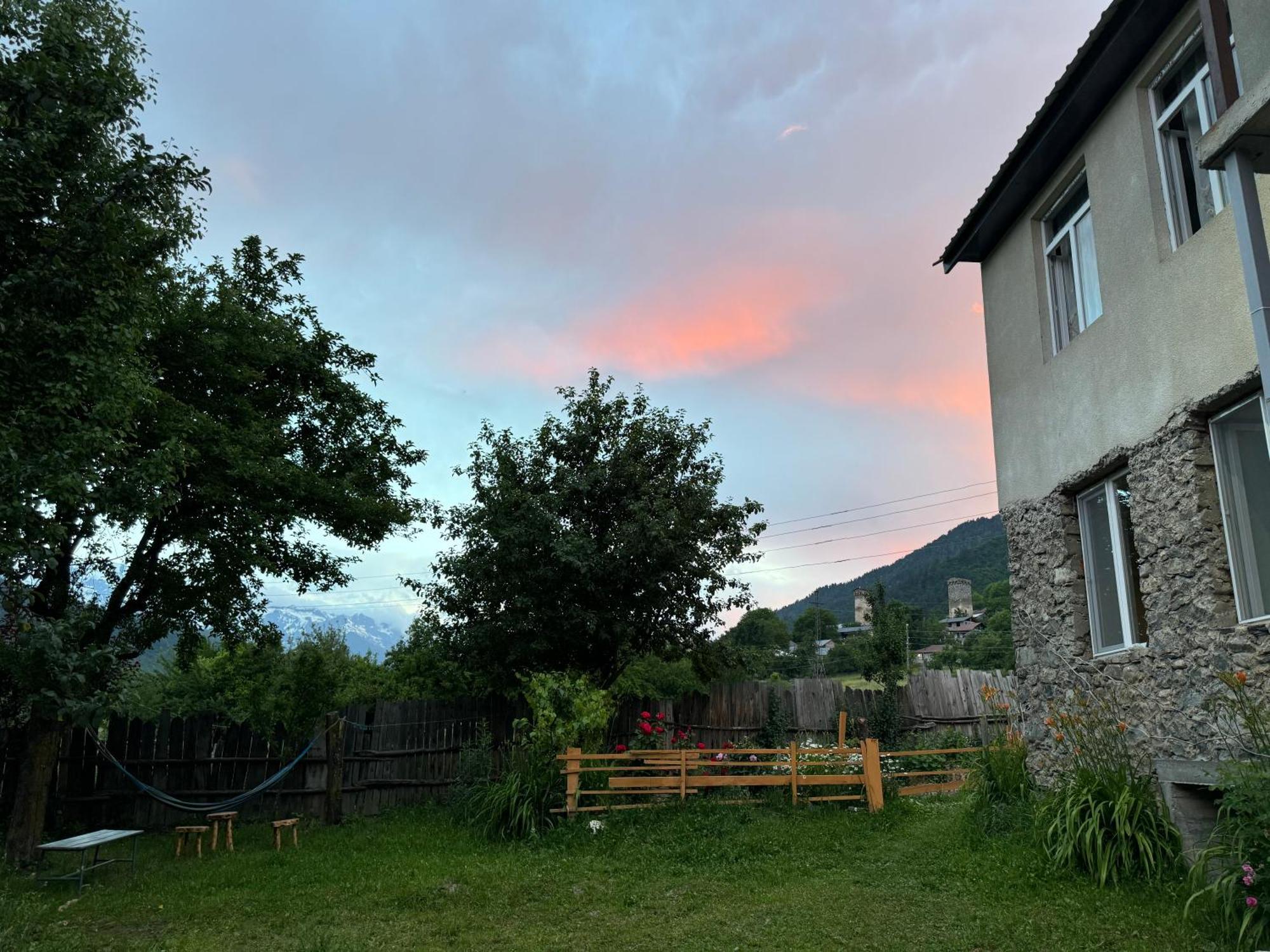 Barbara'S Eco-Cozy Guesthouse Местия Экстерьер фото